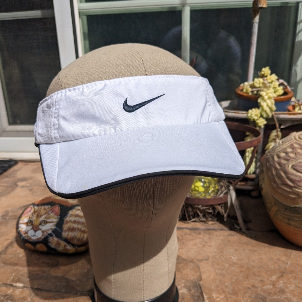 Nike visor